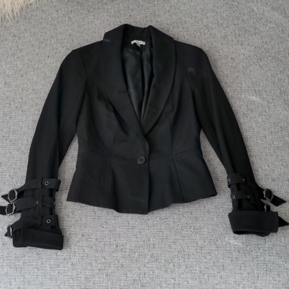 Cache black buckle sleeve jacket